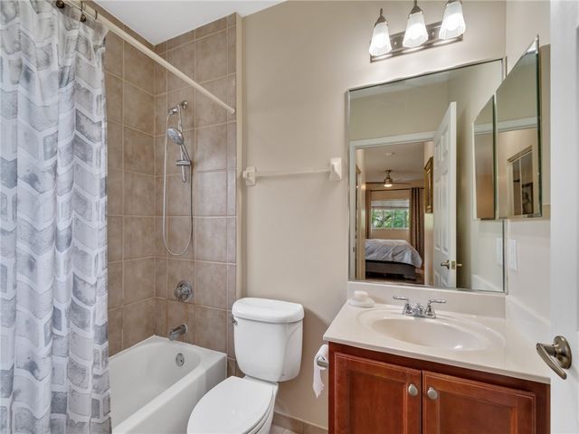 560 7th Square 102, Vero Beach, FL 32962