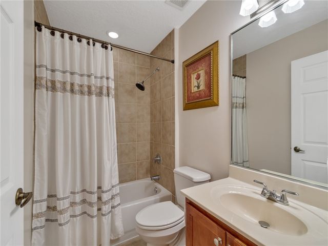 560 7th Square 102, Vero Beach, FL 32962