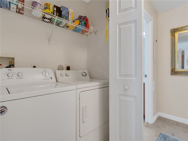 560 7th Square 102, Vero Beach, FL 32962