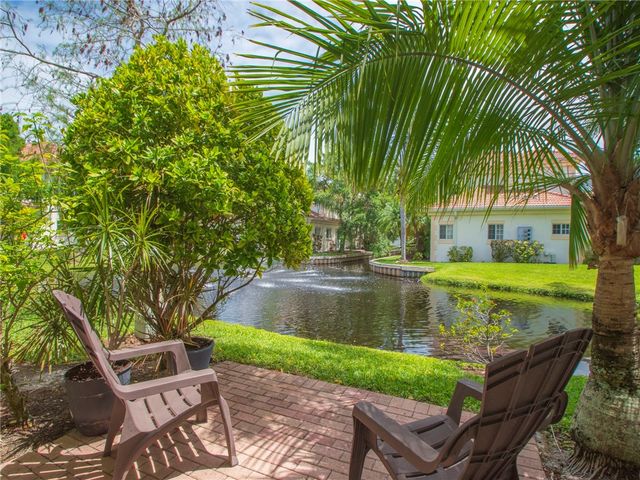 560 7th Square 102, Vero Beach, FL 32962