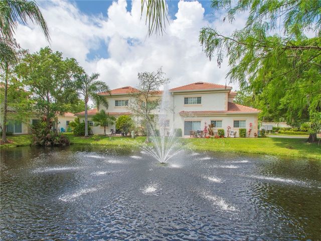 560 7th Square 102, Vero Beach, FL 32962