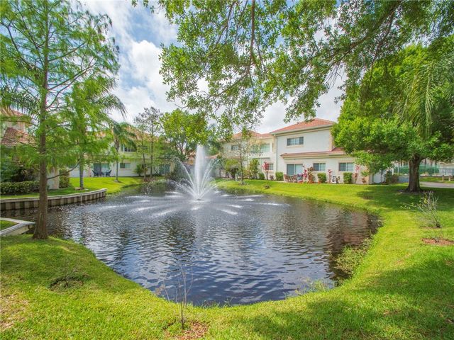 560 7th Square 102, Vero Beach, FL 32962