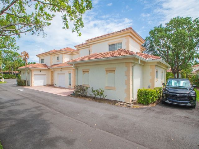 560 7th Square 102, Vero Beach, FL 32962