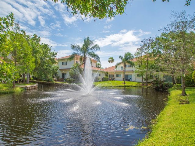 560 7th Square 102, Vero Beach, FL 32962