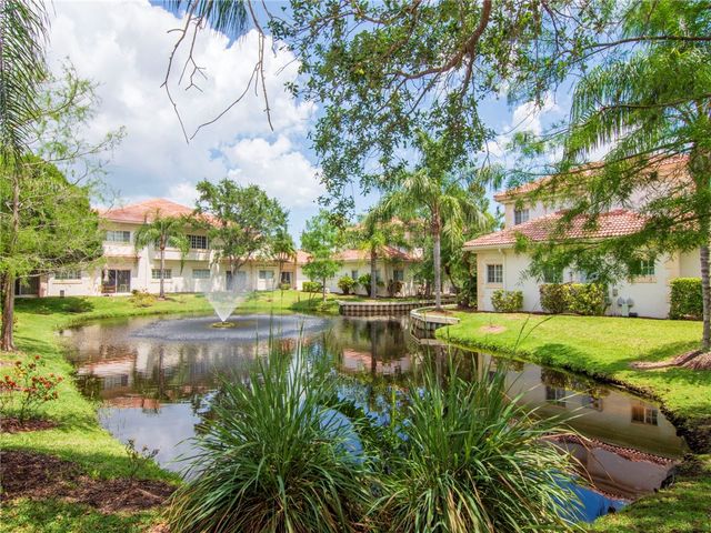 560 7th Square 102, Vero Beach, FL 32962