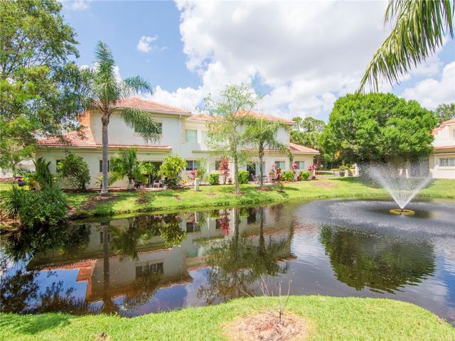 560 7th Square 102, Vero Beach, FL 32962