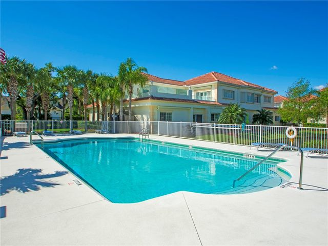 560 7th Square 102, Vero Beach, FL 32962