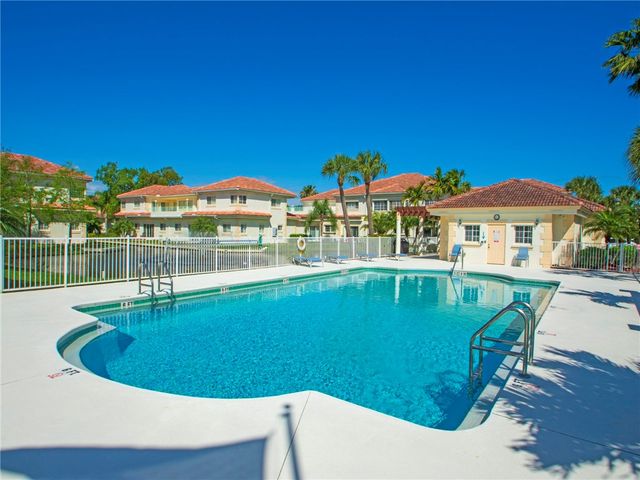 560 7th Square 102, Vero Beach, FL 32962