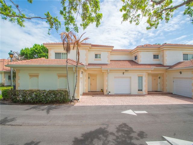 560 7th Square 102, Vero Beach, FL 32962