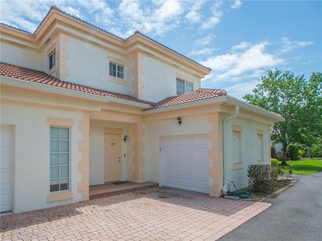 560 7th Square 102, Vero Beach, FL 32962