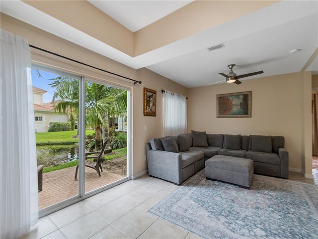 560 7th Square 102, Vero Beach, FL 32962