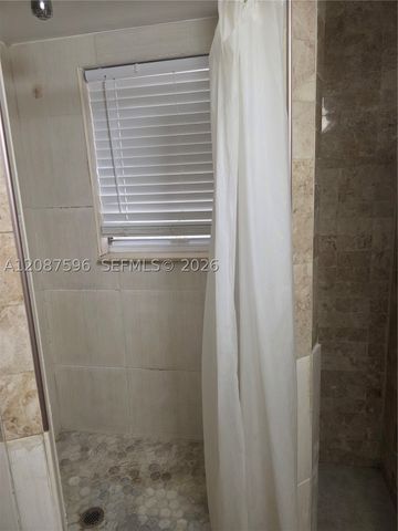 5712 Hollywood Blvd 1, Hollywood, FL 33021
