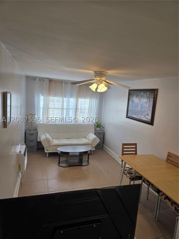 5712 Hollywood Blvd 1, Hollywood, FL 33021