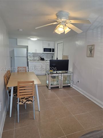 5712 Hollywood Blvd 1, Hollywood, FL 33021
