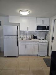 5712 Hollywood Blvd 1, Hollywood, FL 33021