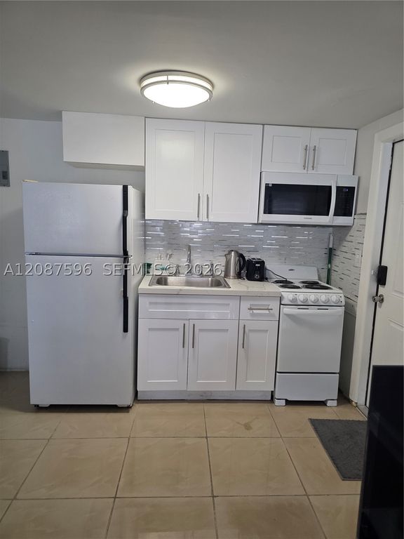 5712 Hollywood Blvd 1, Hollywood, FL 33021