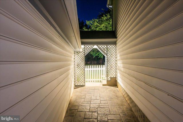 11057 BISHOPSGATE CT, Reston, VA 20194