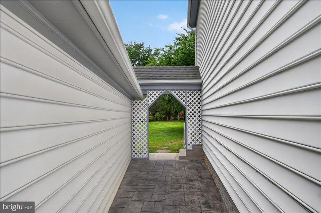 11057 BISHOPSGATE CT, Reston, VA 20194