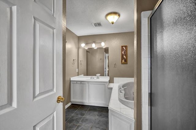 10536 NW 45th Court, Yukon, OK 73099