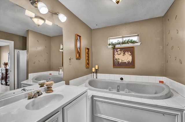 10536 NW 45th Court, Yukon, OK 73099