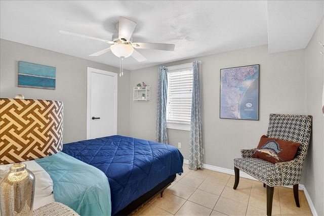 1310 S 11th St, Port Aransas, TX 78373