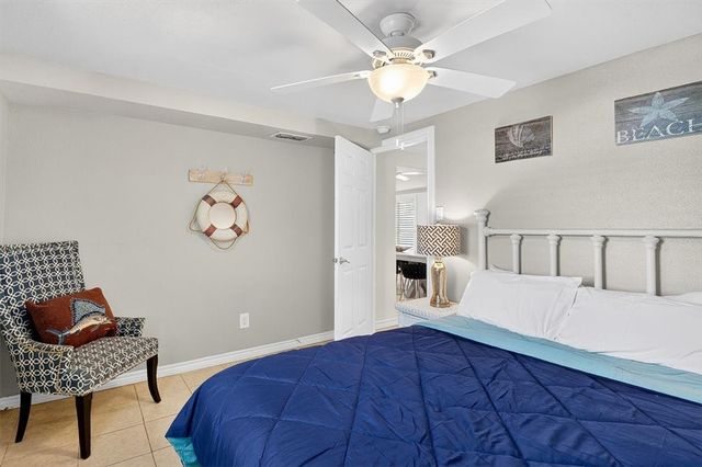 1310 S 11th St, Port Aransas, TX 78373