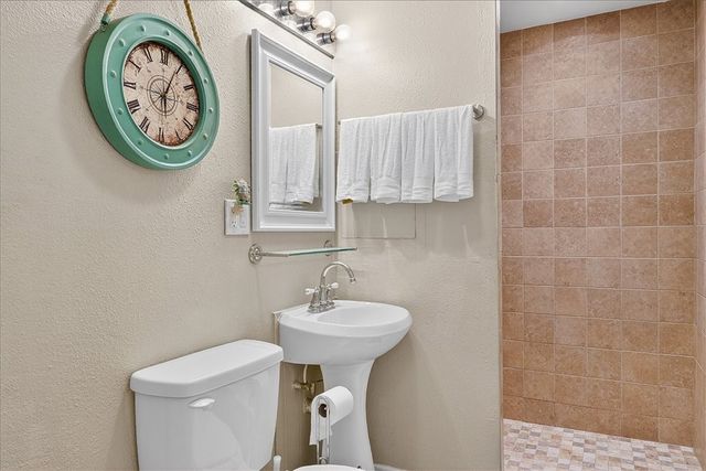 1310 S 11th St, Port Aransas, TX 78373