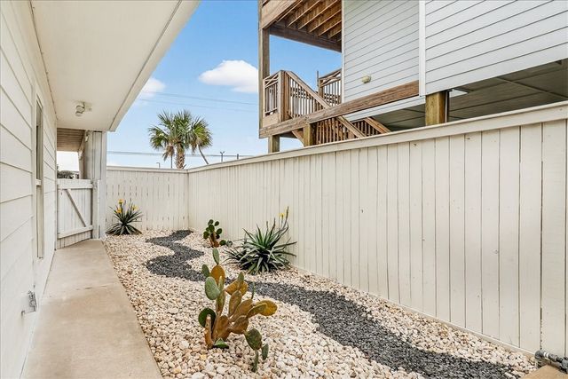 1310 S 11th St, Port Aransas, TX 78373