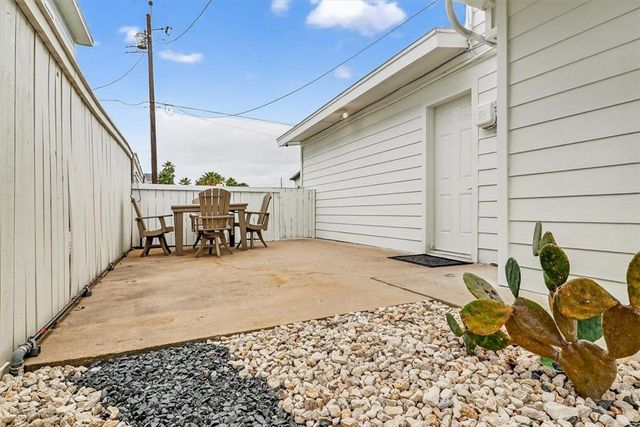 1310 S 11th St, Port Aransas, TX 78373