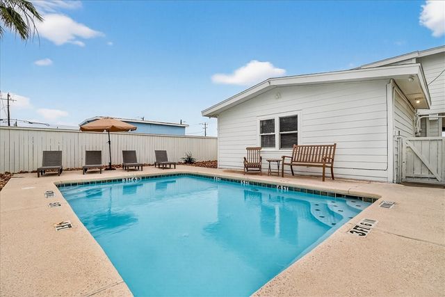 1310 S 11th St, Port Aransas, TX 78373