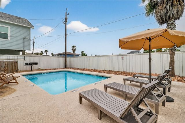 1310 S 11th St, Port Aransas, TX 78373