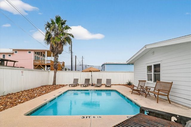 1310 S 11th St, Port Aransas, TX 78373