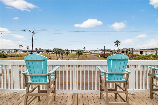 1310 S 11th St, Port Aransas, TX 78373
