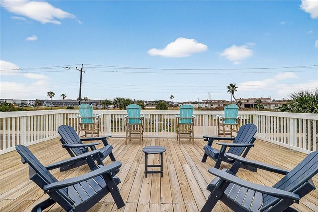 1310 S 11th St, Port Aransas, TX 78373