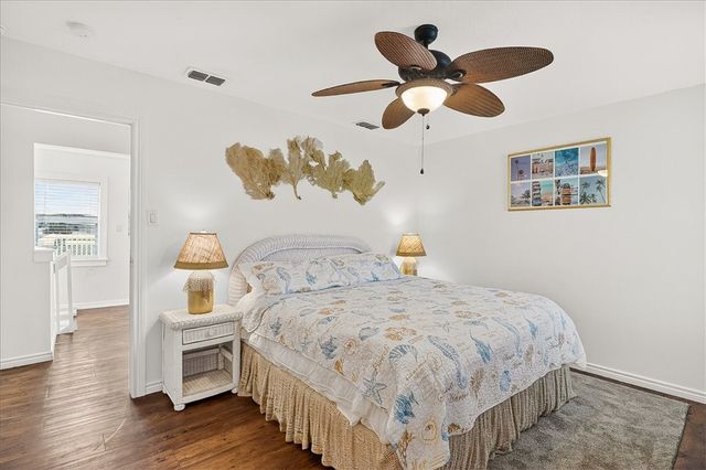 1310 S 11th St, Port Aransas, TX 78373