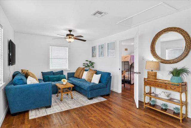 1310 S 11th St, Port Aransas, TX 78373