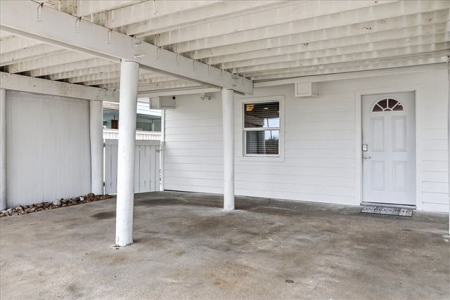 1310 S 11th St, Port Aransas, TX 78373