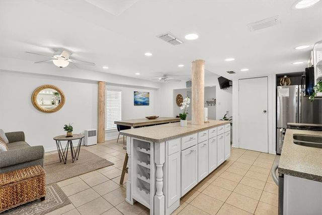1310 S 11th St, Port Aransas, TX 78373