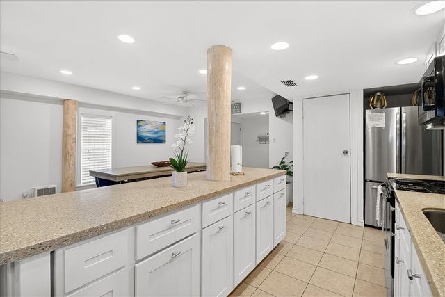 1310 S 11th St, Port Aransas, TX 78373