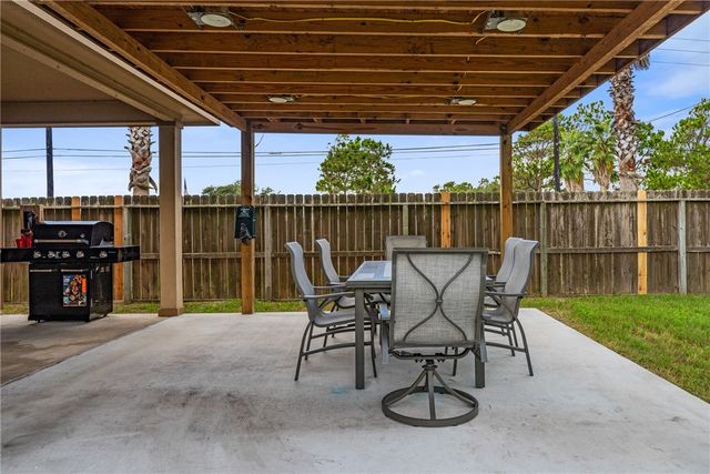 2638 Date Palm Dr, Corpus Christi, TX 78418