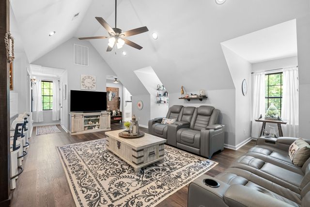 1300 Brummit Rd, Charlotte, TN 37036