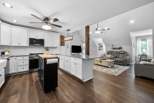 1300 Brummit Rd, Charlotte, TN 37036