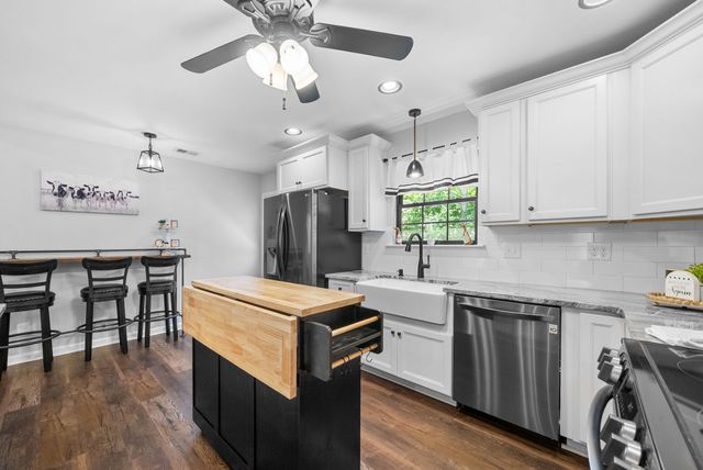 1300 Brummit Rd, Charlotte, TN 37036