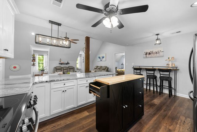 1300 Brummit Rd, Charlotte, TN 37036