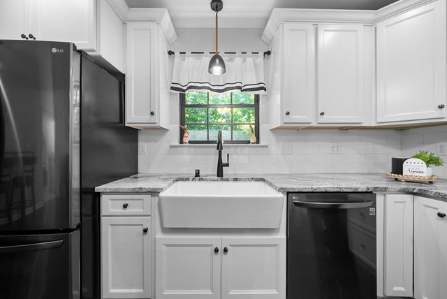 1300 Brummit Rd, Charlotte, TN 37036
