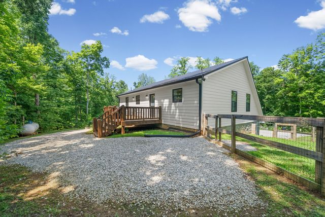 1300 Brummit Rd, Charlotte, TN 37036