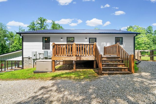 1300 Brummit Rd, Charlotte, TN 37036