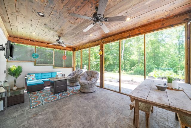1300 Brummit Rd, Charlotte, TN 37036