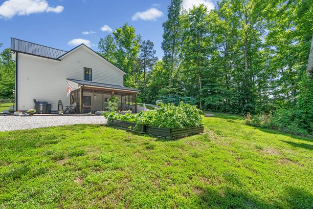 1300 Brummit Rd, Charlotte, TN 37036
