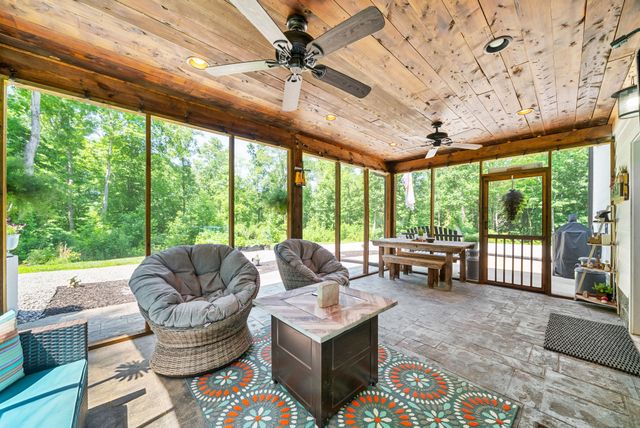 1300 Brummit Rd, Charlotte, TN 37036